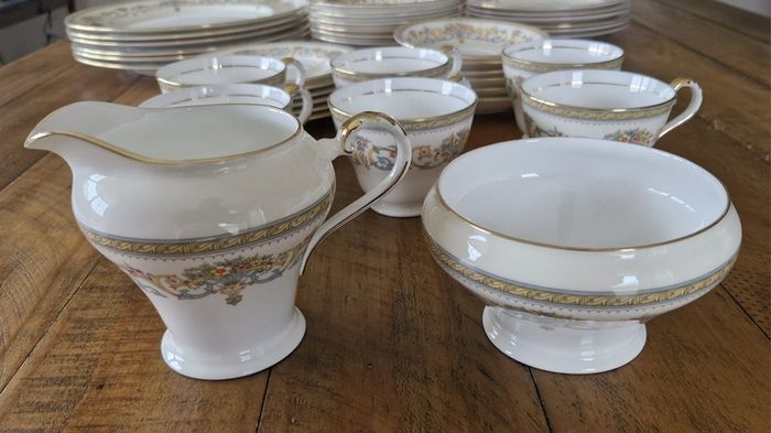 Aynsley Henley dinner service