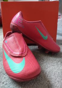 NIKE kids football boots UK11