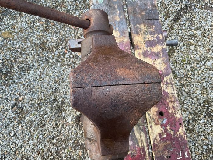 Vintage leg vise