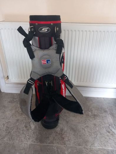 Kids golf bag with stand.