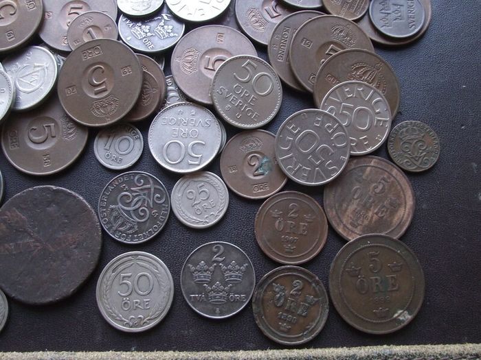 A Lot of 800+ grams of Swedish coins