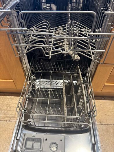 Compact Integrated Dishwasher