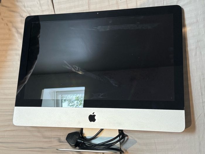 Apple iMac 21.5 inch Mid 2011 Core i5 - needs hard drive/OS