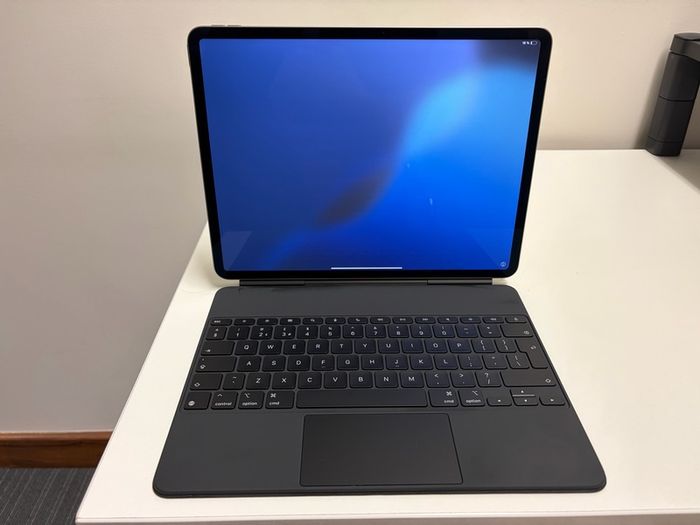 Apple iPad Air 13 inch & Apple Magic Keyboard