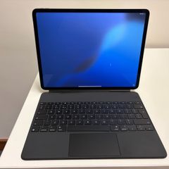Apple iPad Air 13 inch M3 (2025) 128GB & Genuine Apple Magic Keyboard