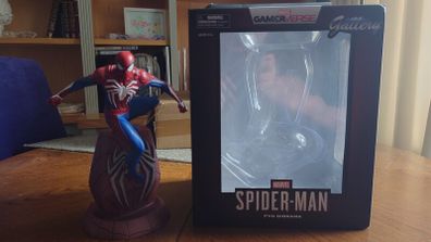 Diamond Select Marvel's Spider-Man Statue