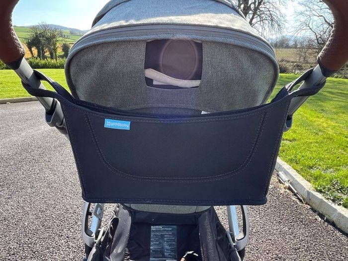 Uppababy Vista V2 Emmett Green with EUR260 accessories