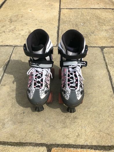 Roller skates adjustable size