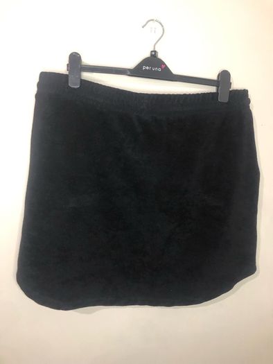 Boohoo black towely feel skirt (size 22)
