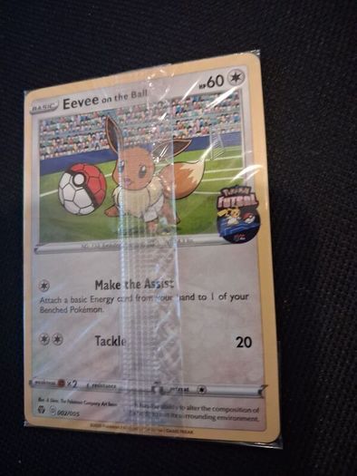 Pokemon Card : Eevee on the ball 002