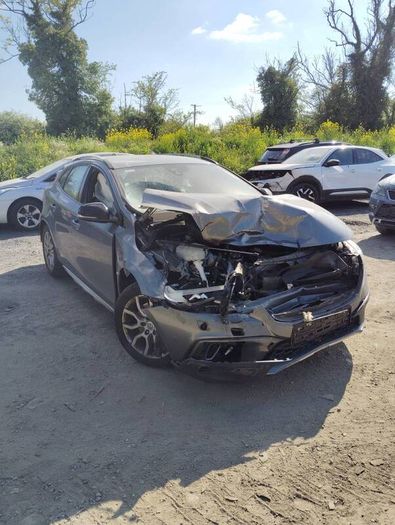 Breaking volvo V40 2016 2.0 diesel D3