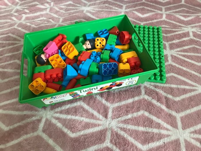 Toys building