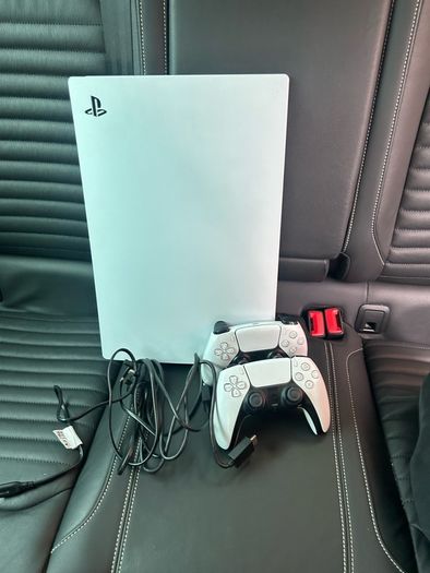 (delivery Available) Playstation 5 2 Controllers