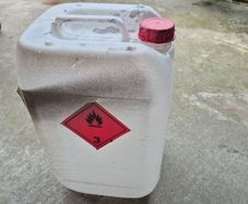 5 gallon plastic drums