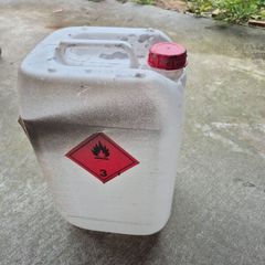 5 gallon plastic drums