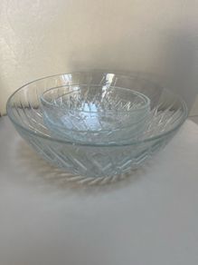 1 x large & 3 x small decorative glass bowls