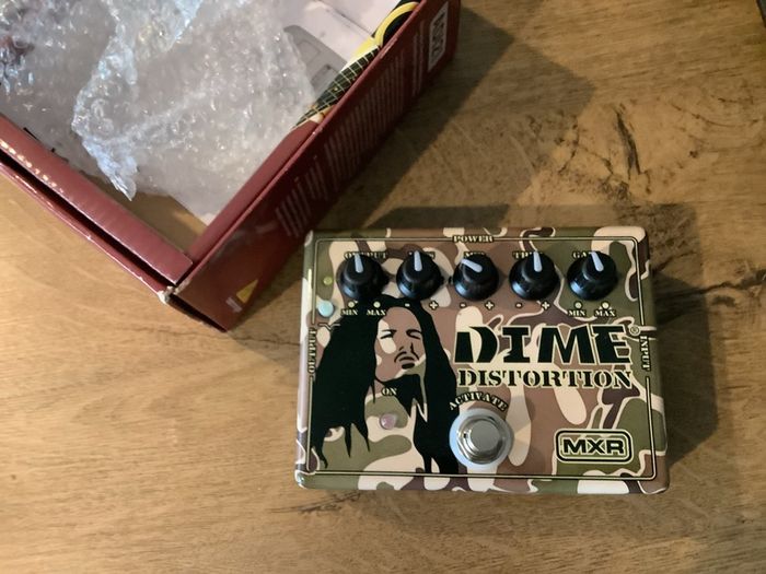 MXR DD11 Dime Distortion pedal