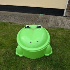 Sand pit / water paddling pool