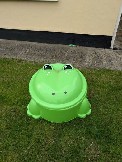 Sand pit / water paddling pool