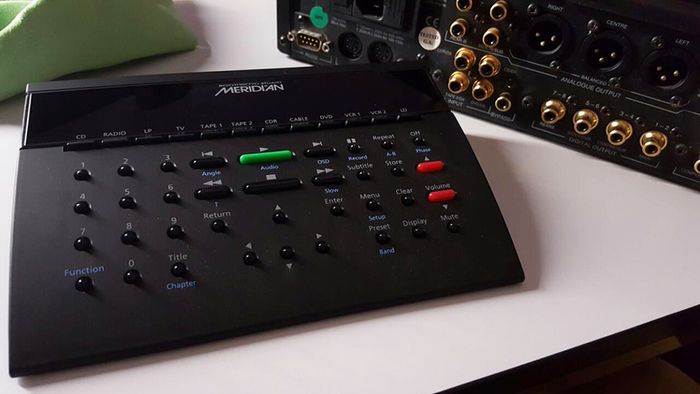 Meridian 568 preamp sound processor DAC