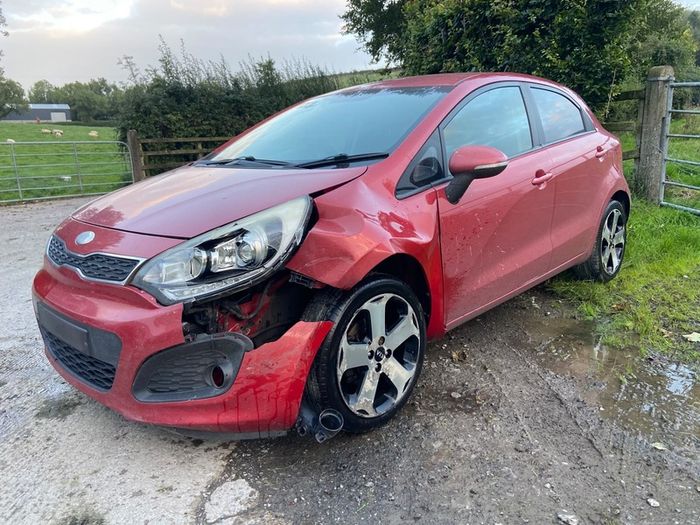 2013KIA Rio Breaking For Parts