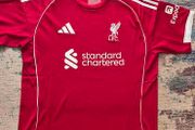 Liverpool home jersey XL