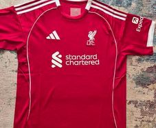 Liverpool home jersey XL