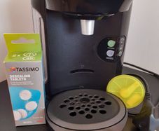 Coffee Machine with NEW BOX of Descaling Tablets
