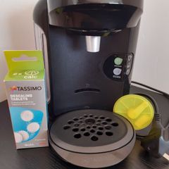 Coffee Machine with NEW BOX of Descaling Tablets