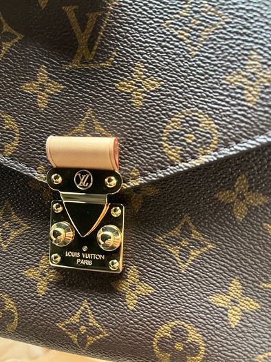 Louis Vuitton Pochette Metis handbag