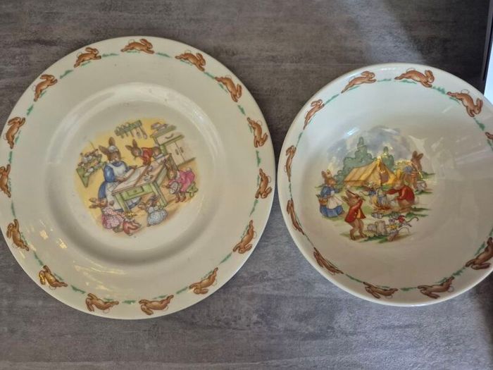 Vintage collectible plates and bowl
