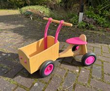 Toy cargo bike