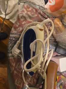 Portable iron (eu plug) (Must go by July 12th)