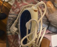 Portable iron (eu plug) (Must go by July 12th)