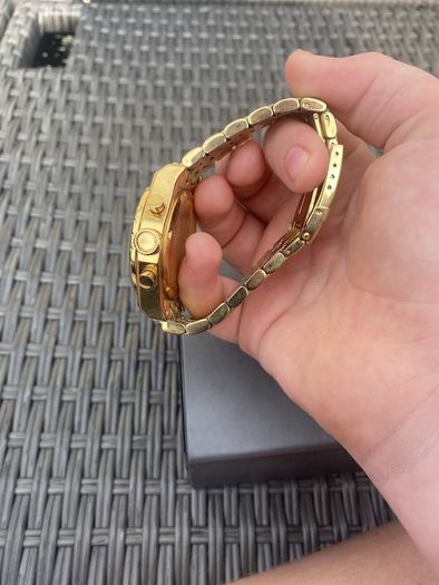 gold invicta