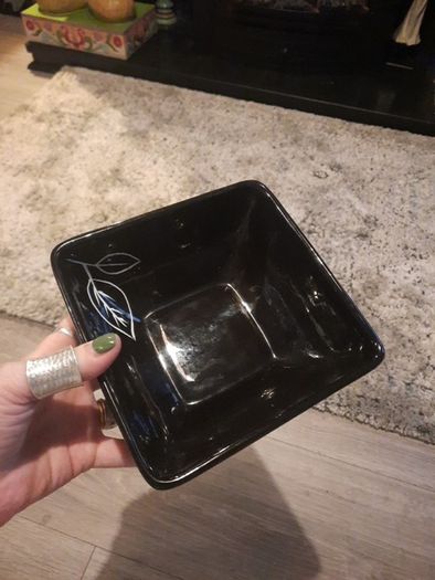 Black and white decorative bowl