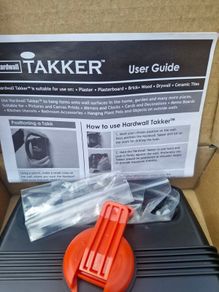 Takker Hardwall Picture Frame Hanging Kit