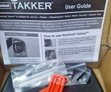 Takker Hardwall Picture Frame Hanging Kit