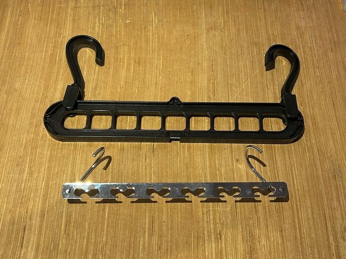 Space-saving Hangers x 2