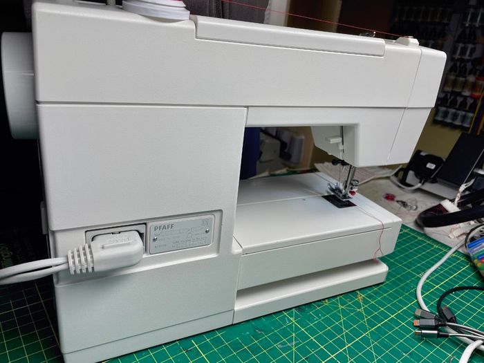 PFAFF Varimatic 6085 Sewing Machine - Just Serviced - Like New!