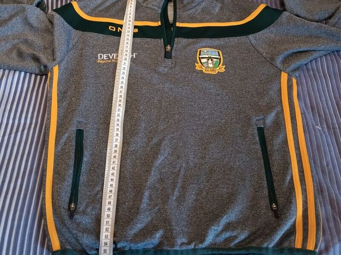 O'Neills Meath GAA Zip Top. Age 13. Width 47cm, Length 54cm. Very Good Condition. Price Includes Postage.