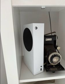 Xbox Series S (500gb) w/ controller and all cables (MINT)