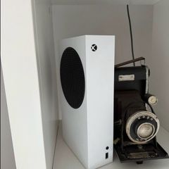 Xbox Series S (500gb) w/ controller and all cables (MINT)