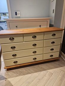 chest of drawers