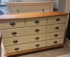 chest of drawers
