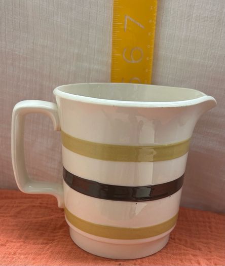Carrigaline Pottery 1 and a half pint jug