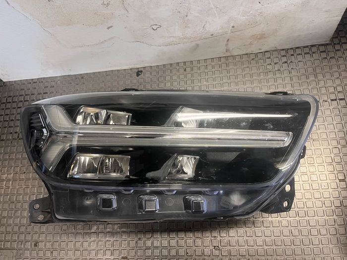 headlight Volvo xc40 32133576