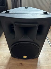 2 Passive Speakers, 2 Stands and 2 Cables