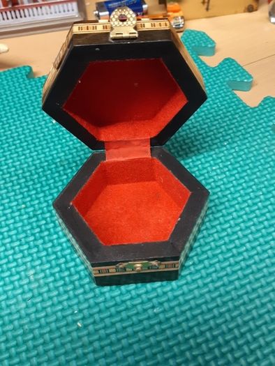 Trinket box inlaid
