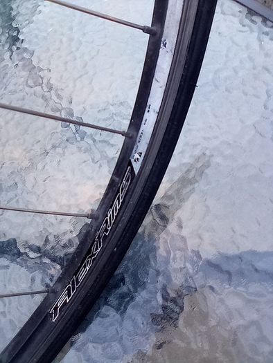 Road bike front wheel 700x25 c